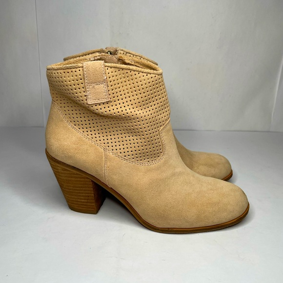 Vince Camuto Beige Suede Mesh Western Block Heeled Ankle Boots Booties - Picture 1 of 13